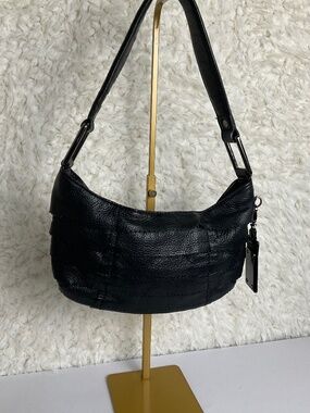 KENNETH COLE NEW YORK WOMEN'S LEATHER BLACK SHOULDER BAG!